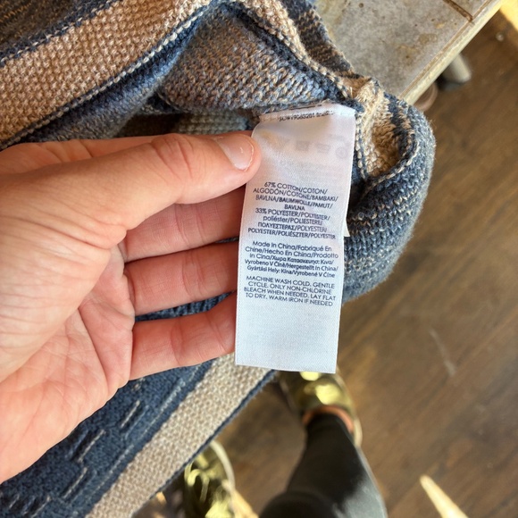 Vintage 1970's Boho Aztec Knit Sweater V Neck Lace Up Size Medium - Picture 2 of 7